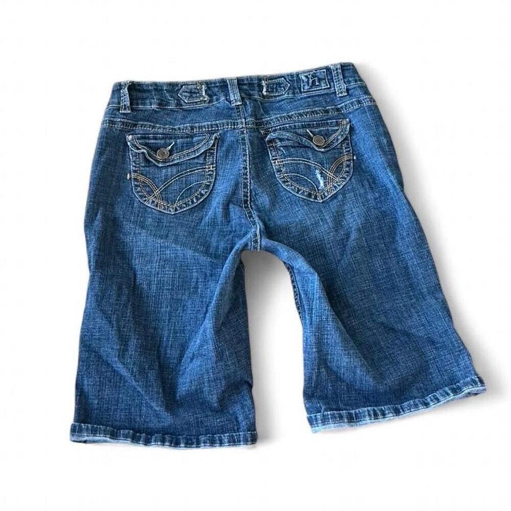 Vintage Hydraulic Blue Mid-Rise Distressed Denim Capri Shorts – Size 16